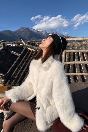 Women's Short Loose Faux Fur Coat - Elegant Plush Jacket for Winter, High-End Quality, Warm & Stylish Outerwear