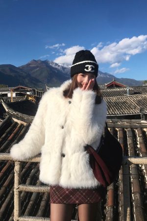 Women's Short Loose Faux Fur Coat - Elegant Plush Jacket for Winter, High-End Quality, Warm & Stylish Outerwear