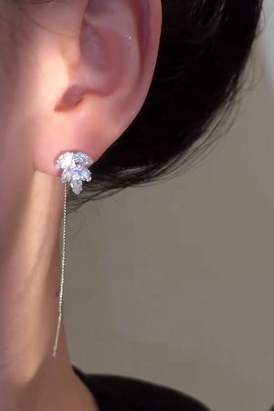 Women's Silver Maple Leaf Ear Thread Earrings - Light Luxury High-Quality Temperament Ear Clips - Trendy 2025 Fashion Accessories