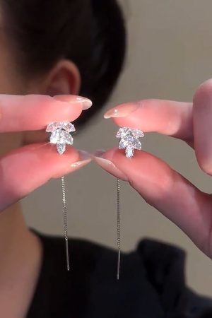 Women's Silver Maple Leaf Ear Thread Earrings - Light Luxury High-Quality Temperament Ear Clips - Trendy 2025 Fashion Accessories