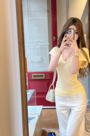 Women's Slim Fit V-Neck White Basic T-Shirt - Casual Elegant Short Sleeves for Summer - Versatile Fashion Essential