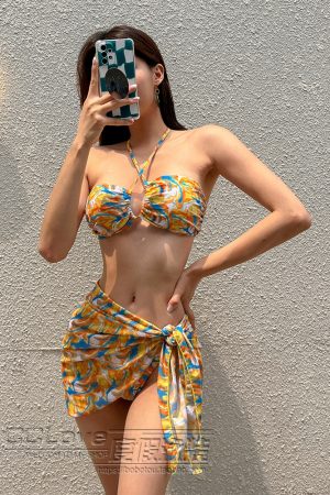 Women's Strapless Three-Piece Bikini Set for Small Bust - Gathered Design, Perfect for Beach Vacation and Hot Springs