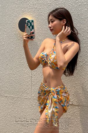 Women's Strapless Three-Piece Bikini Set for Small Bust - Gathered Design, Perfect for Beach Vacation and Hot Springs