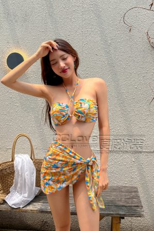Women's Strapless Three-Piece Bikini Set for Small Bust - Gathered Design, Perfect for Beach Vacation and Hot Springs
