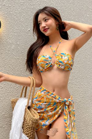 Women's Strapless Three-Piece Bikini Set for Small Bust - Gathered Design, Perfect for Beach Vacation and Hot Springs