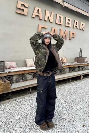 Women's Stylish Retro Camouflage Jacket with Thick Fur Collar, Hooded Winter Cotton Coat, Trendy Short Design