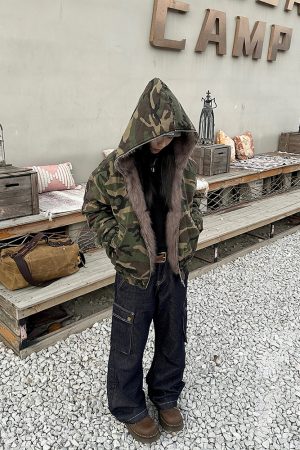 Women's Stylish Retro Camouflage Jacket with Thick Fur Collar, Hooded Winter Cotton Coat, Trendy Short Design