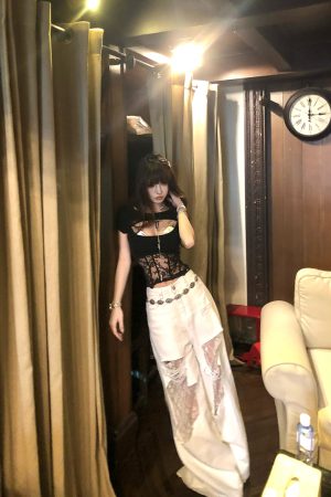 Women's Summer Short Sleeve Lace Hollow T-Shirt - Waist-Defining Slim Fit Cool Girl Style