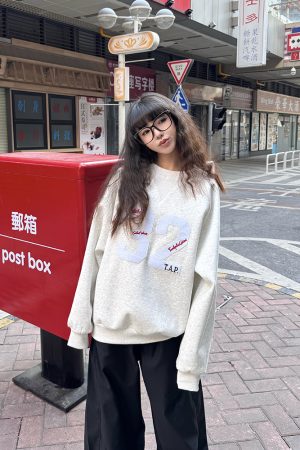 Women's Vintage American Digital AppliquÃ© Sweatshirt, Casual Round Neck Long Sleeve, 90s Inspired Couple's Style