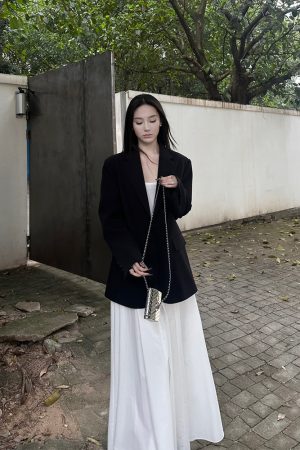 Women's Vintage Black Suit Jacket - Autumn Loose Fit Casual Blazer with Single Button & Versatile Shoulder Design