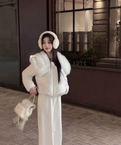 Women's White Down Jacket with Eco-Friendly Fur Collar - Short Warm Puffer Coat for Winter Fashion