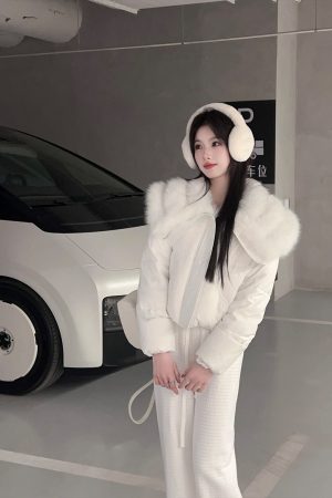 Women's White Down Jacket with Eco-Friendly Fur Collar - Short Warm Puffer Coat for Winter Fashion
