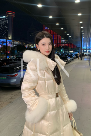Women's White Duck Down Jacket with Fox Fur Collar - Thick Mid-Length Waist-Defining Winter Style 2025