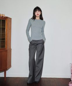 Women's White Long Sleeve Slim Fit T-Shirt - Casual Basic Top with Flattering Design for Effortless Style