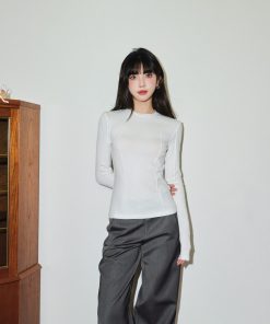 Women's White Long Sleeve Slim Fit T-Shirt - Casual Basic Top with Flattering Design for Effortless Style