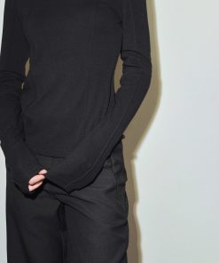 Women's White Long Sleeve Slim Fit T-Shirt - Casual Basic Top with Flattering Design for Effortless Style