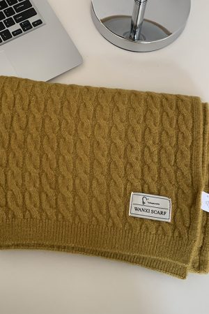 Women's Wool Scarf - 2025 Winter High-End Imitation Cashmere Warm Korean Style Versatile Neck Gaiter in Green