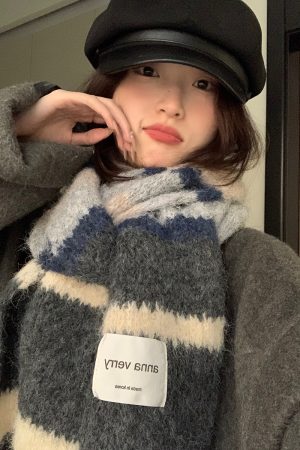 Women's Wool Scarf - High-End Warm Neck Gaiter for Autumn/Winter 2025 in Festive Christmas Red, Cozy Style for Seasonal Elegance