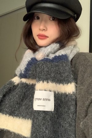 Women's Wool Scarf - High-End Warm Neck Gaiter for Autumn/Winter 2025 in Festive Christmas Red, Cozy Style for Seasonal Elegance