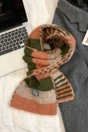 Women's Wool Scarf - High-End Warm Neck Gaiter for Autumn/Winter 2025 in Festive Christmas Red, Cozy Style for Seasonal Elegance