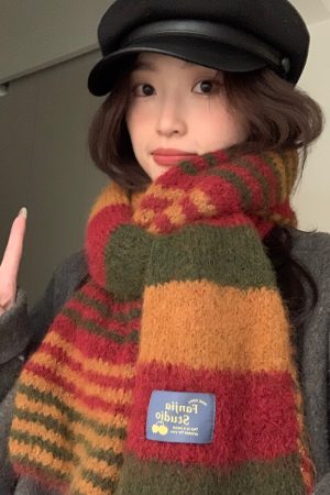 Women's Wool Scarf - High-End Warm Neck Gaiter for Autumn/Winter 2025 in Festive Christmas Red, Cozy Style for Seasonal Elegance
