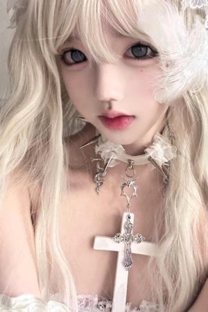 Y2K Heavy Metal Rivet Choker Necklace with Crossbone Pendant, Dark Gothic Lolita Accessory for Cool Girls