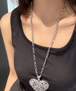 Y2K Hollow Heart Necklace - Long Sweetheart Collarbone Chain for Subculture Style, Heavy-Duty Sweater Accessory