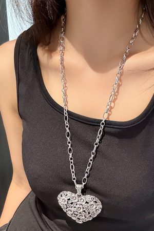 Y2K Hollow Heart Necklace - Long Sweetheart Collarbone Chain for Subculture Style, Heavy-Duty Sweater Accessory