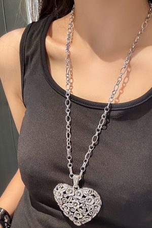Y2K Hollow Heart Necklace - Long Sweetheart Collarbone Chain for Subculture Style, Heavy-Duty Sweater Accessory