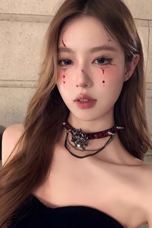 Y2K Spider Choker Necklace for Halloween, Dark Aesthetic Studded Clavicle Chain, Cool Niche Design for Cosplay and Baddie Style