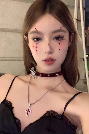 Y2K Spider Choker Necklace for Halloween, Dark Aesthetic Studded Clavicle Chain, Cool Niche Design for Cosplay and Baddie Style